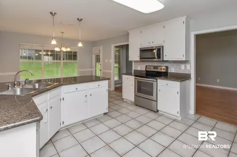 609 Highland Woods Dr, Mobile, AL 36608 photo 9