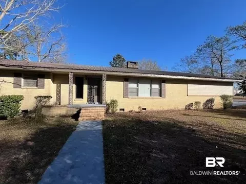 207 Diamond Ave, Atmore, AL 36502