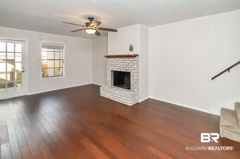 521 W Highland Woods Dr, Mobile, AL 36608 photo 2