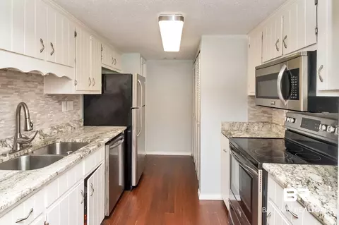 521 W Highland Woods Dr, Mobile, AL 36608 photo 3