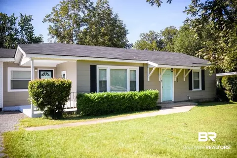 606 E Laurel St, Atmore, AL 36502 photo 1