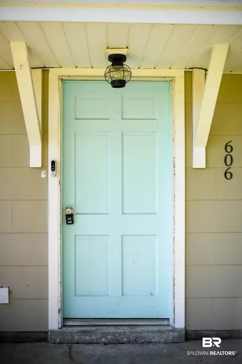 606 E Laurel St, Atmore, AL 36502 photo 3