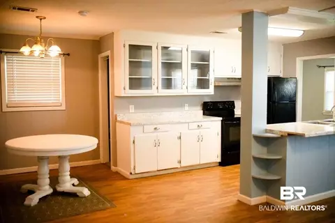 606 E Laurel St, Atmore, AL 36502 photo 5
