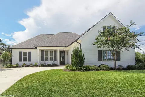 17491 Seldon St, Fairhope, AL 36532
