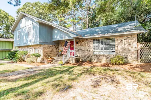 139 Ridgewood Dr, Daphne, AL 36526