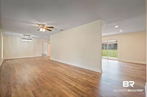 2933 Lloyds Ln, Mobile, AL 36693 photo 3