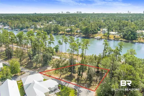 2580 Chastain St, Gulf Shores, AL 36542