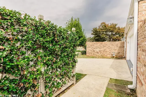 27 Hedgestone Ct, Mobile, AL 36608 photo 4