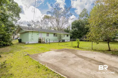 601 E Myrtle Ave, Foley, AL 36535 photo 3