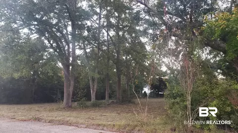 305 E School St, Atmore, AL 36502 photo 9