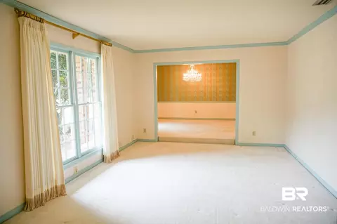 1282 Spring Valley Dr, Mobile, AL 36693 photo 2
