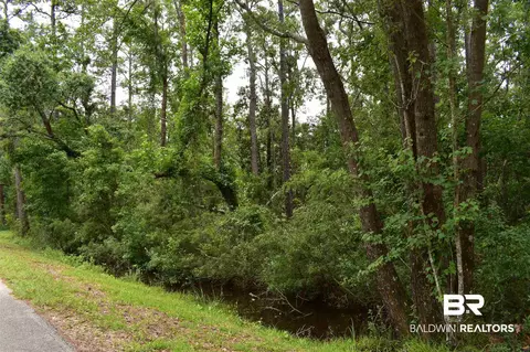 10092 Bayou Cir, Fairhope, AL 36532