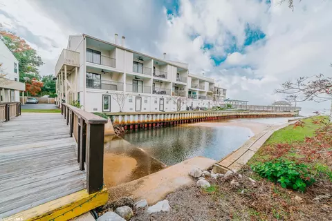 710 S Mobile St #17, Fairhope, AL 36532
