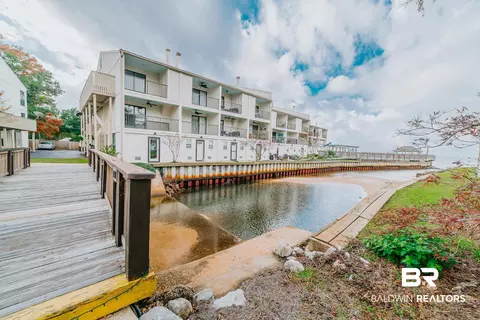 710 S Mobile St #17, Fairhope, AL 36532