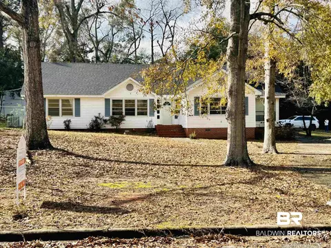 42 Academy St, Monroeville, AL 36460