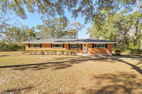 7235 Riverwood Dr W, Foley, AL 36535