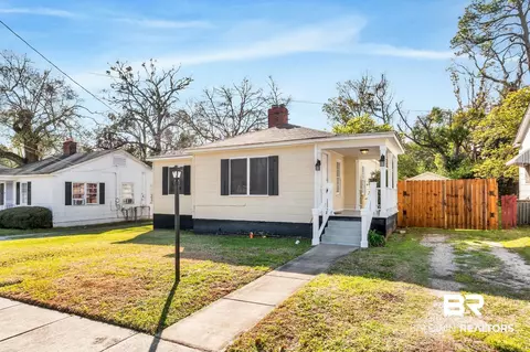 202 Pinehill Dr, Mobile, AL 36606 photo 2