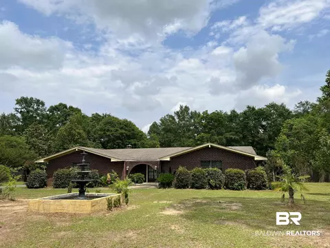103 Fernway Dr, Atmore, AL 36502