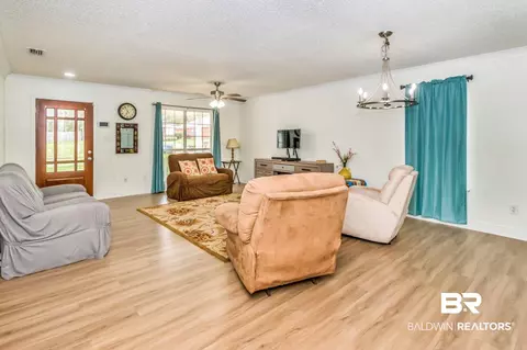 1700 Donham Dr, Mobile, AL 36618 photo 4