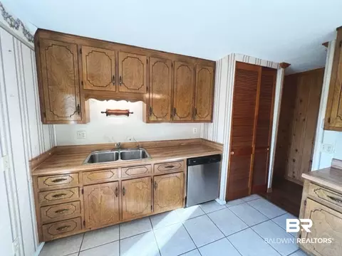 811 Hecker Rd, Century, FL 32535 photo 8