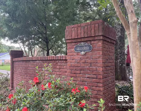 11 Greenbrier Ln, Fairhope, AL 36532