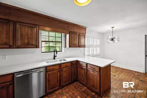 569 Stuart St, Daphne, AL 36526 photo 9
