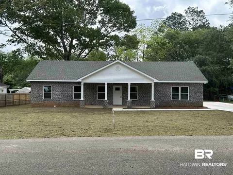 22586 Circle Dr, Robertsdale, AL 36567