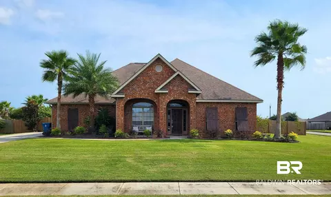 667 Dorr Ave, Gulf Shores, AL 36542