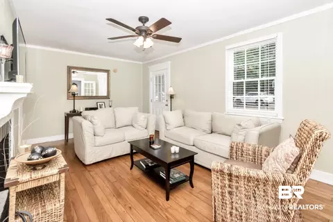 323 W Azalea Cir, Mobile, AL 36608 photo 2