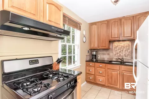 323 W Azalea Cir, Mobile, AL 36608 photo 5