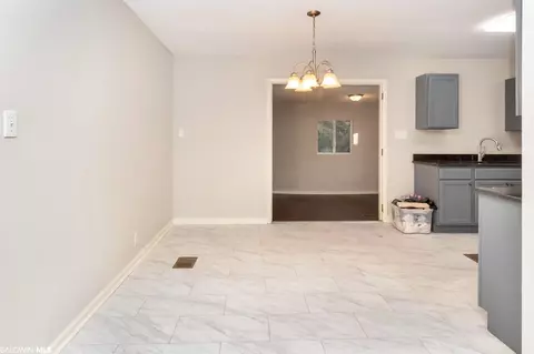 2122 Cornell Dr, Mobile, AL 36618 photo 9