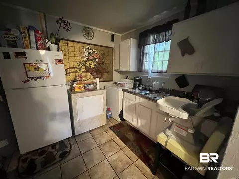 2009 Edwards Ave, Mobile, AL 36617 photo 3