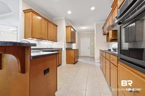 553 E Summerlake Dr, Mobile, AL 36608 photo 8