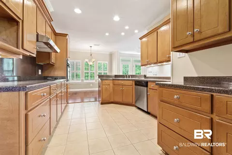 553 E Summerlake Dr, Mobile, AL 36608 photo 11