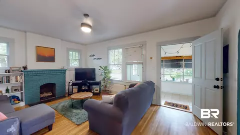 255 Crenshaw St, Mobile, AL 36606 photo 2