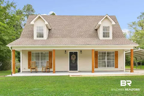 213 E Maple Ave, Satsuma, AL 36572