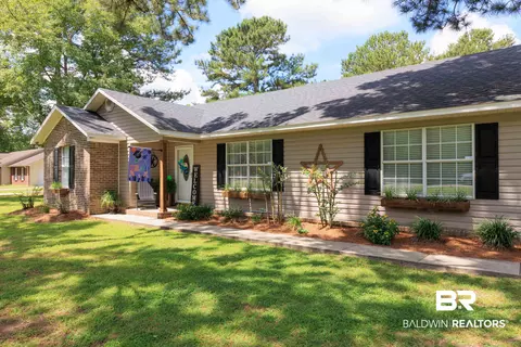 138 Edgewood Ct, Atmore, AL 36502