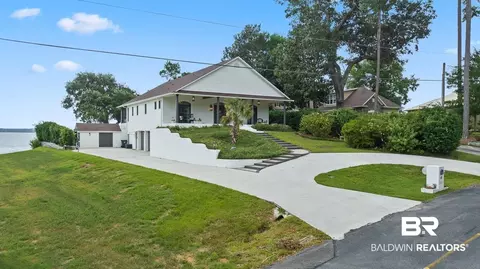 2105 Club House Dr, Lillian, AL 36549