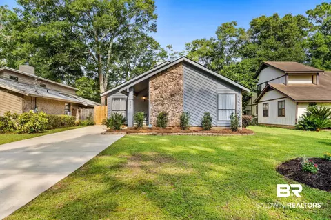 856 Pinemont Dr, Mobile, AL 36609 photo 2