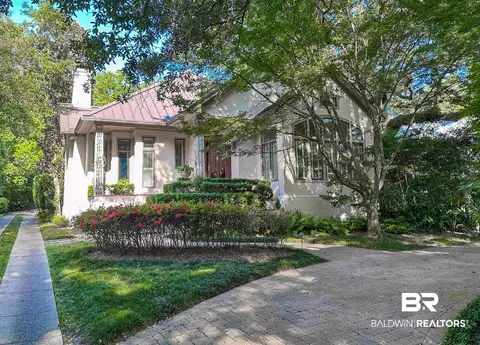 104 N Bayview Dr, Fairhope, AL 36532