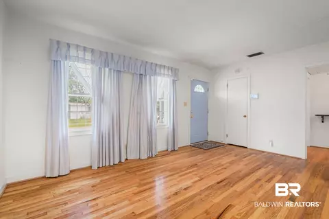 104 Paris Ave, Mobile, AL 36606 photo 2