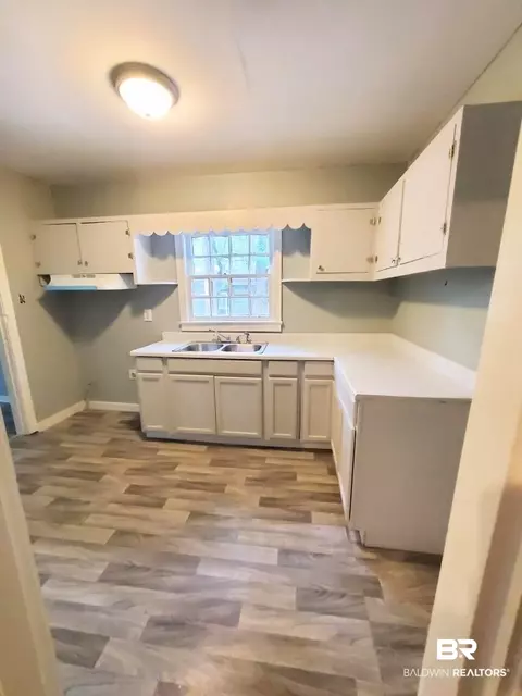 962 Cloverdale Dr, Mobile, AL 36606 photo 8