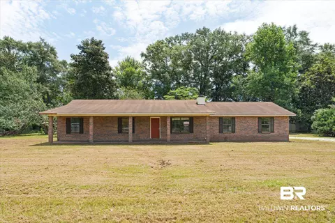 145 Estates Ln, Atmore, AL 36502