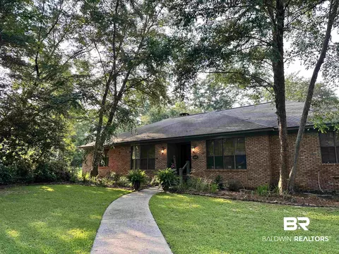 107 James St, Brewton, AL 36426