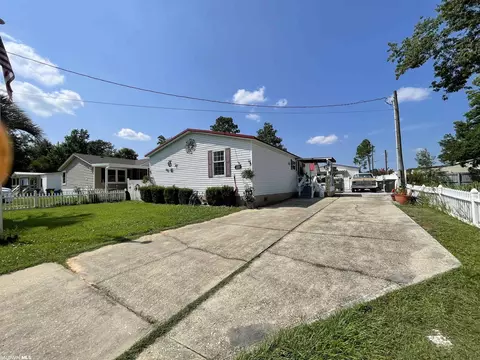 1319 Ridgewood Dr, Lillian, AL 36549
