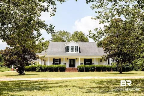 104 Oak Hollow Ln, Flomaton, AL 36441
