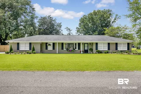 21913 3rd St, Silverhill, AL 36576