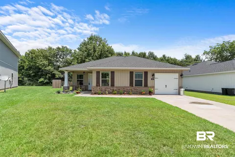 105 Cottage Ln, Atmore, AL 36502