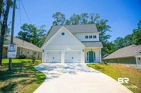 1068 Pinemont Dr, Mobile, AL 36609