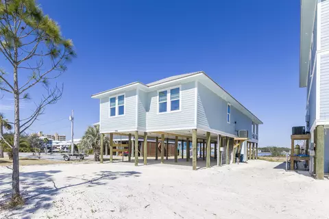 1456 W Lagoon Ave, Gulf Shores, AL 36542